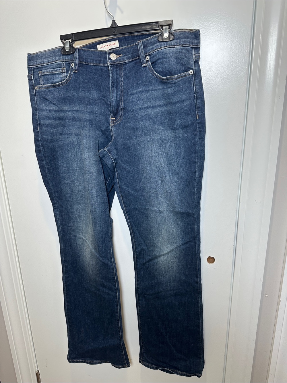 Lucky Brand Women's Bootcut Jeans in Medium Dark Blue Wash (61)